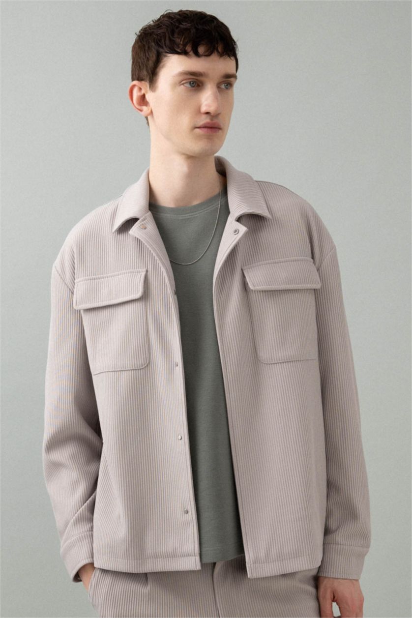 Erkek Açık Gri Relax Fit Gömlek Yaka Pilise Çıtçıtlı Cepli Gömlek Ceket