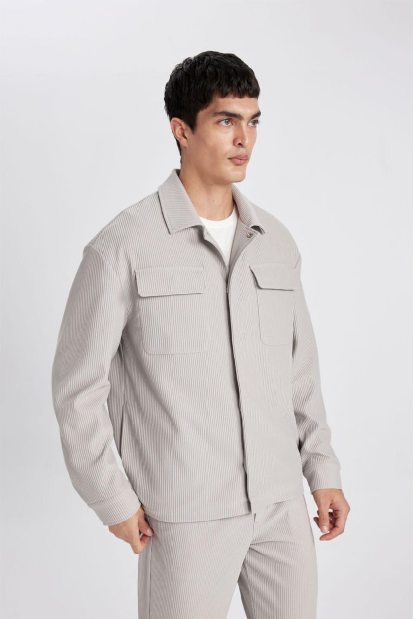 Erkek Açık Gri Relax Fit Gömlek Yaka Pilise Çıtçıtlı Cepli Gömlek Ceket