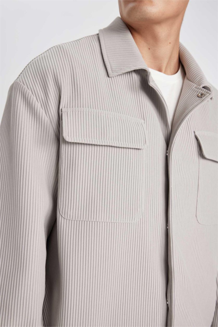Erkek Açık Gri Relax Fit Gömlek Yaka Pilise Çıtçıtlı Cepli Gömlek Ceket