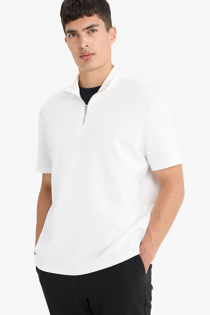 Man White Regular Fit Stand Collar Short Sleeve Heavy Fabric T-Shirt