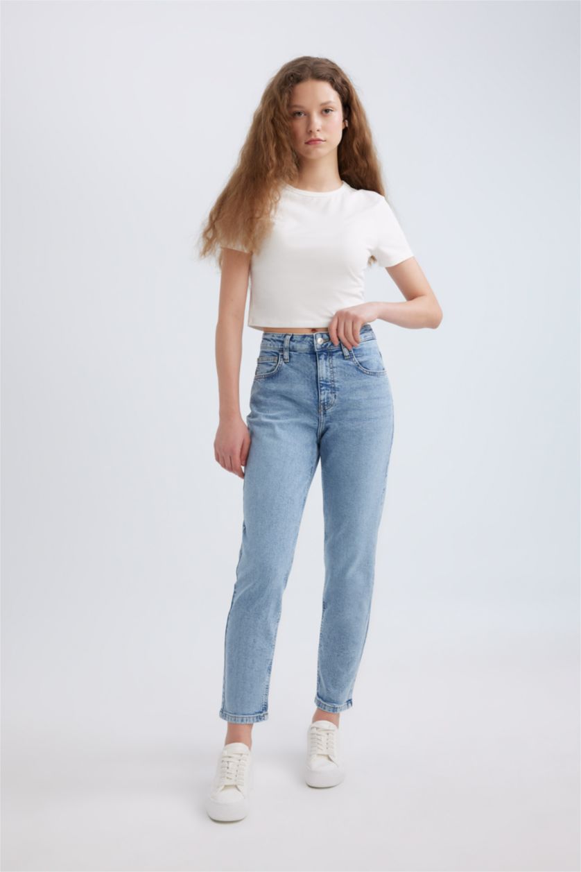 نساء نيلي فاتح بنطلون جينز موم فيت بقالب مريح وخصر عالي