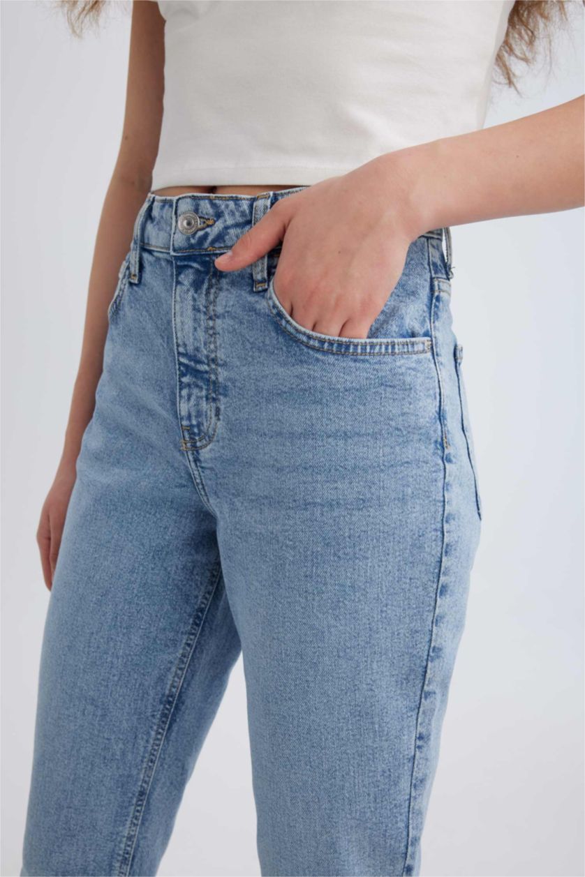 نساء نيلي فاتح بنطلون جينز موم فيت بقالب مريح وخصر عالي