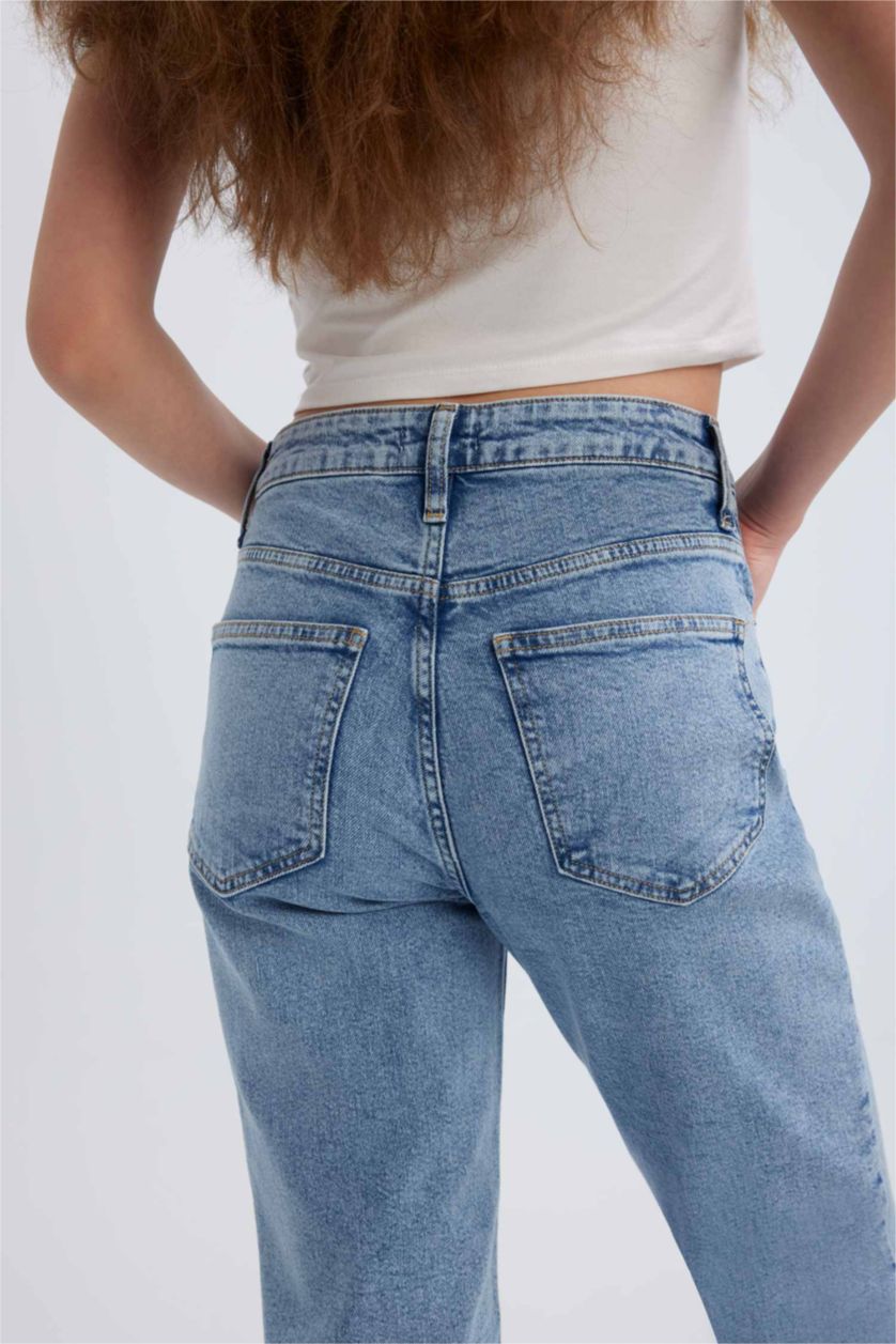 نساء نيلي فاتح بنطلون جينز موم فيت بقالب مريح وخصر عالي