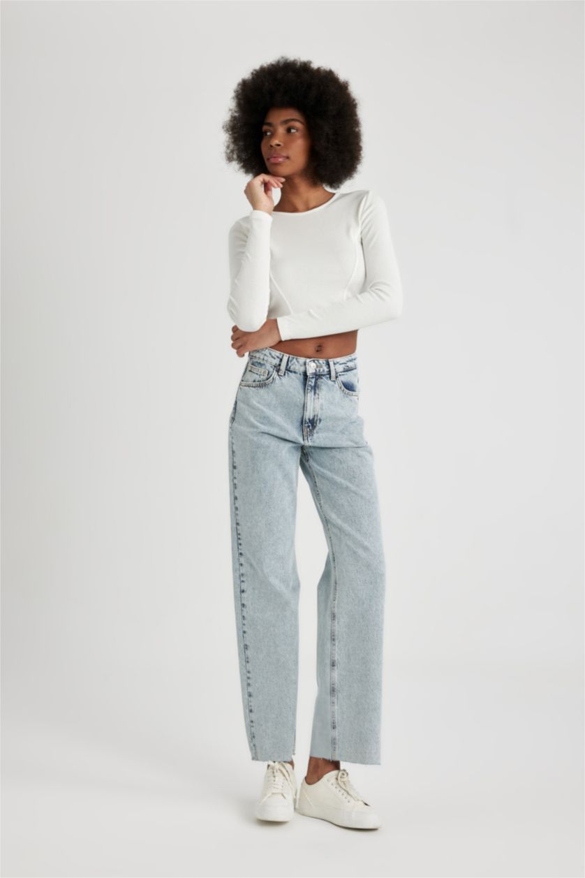 حريمي أزرق فاتح بنطلون جينز وايد ليج بحافة ممزقة وخصر عالي