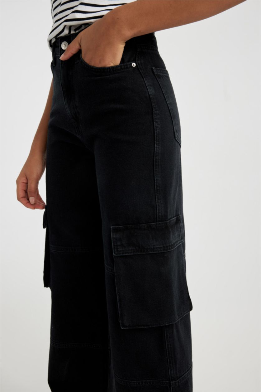 حريمي أسود بنطلون جينز كارجو قصة مستقيمة وخصر عالي