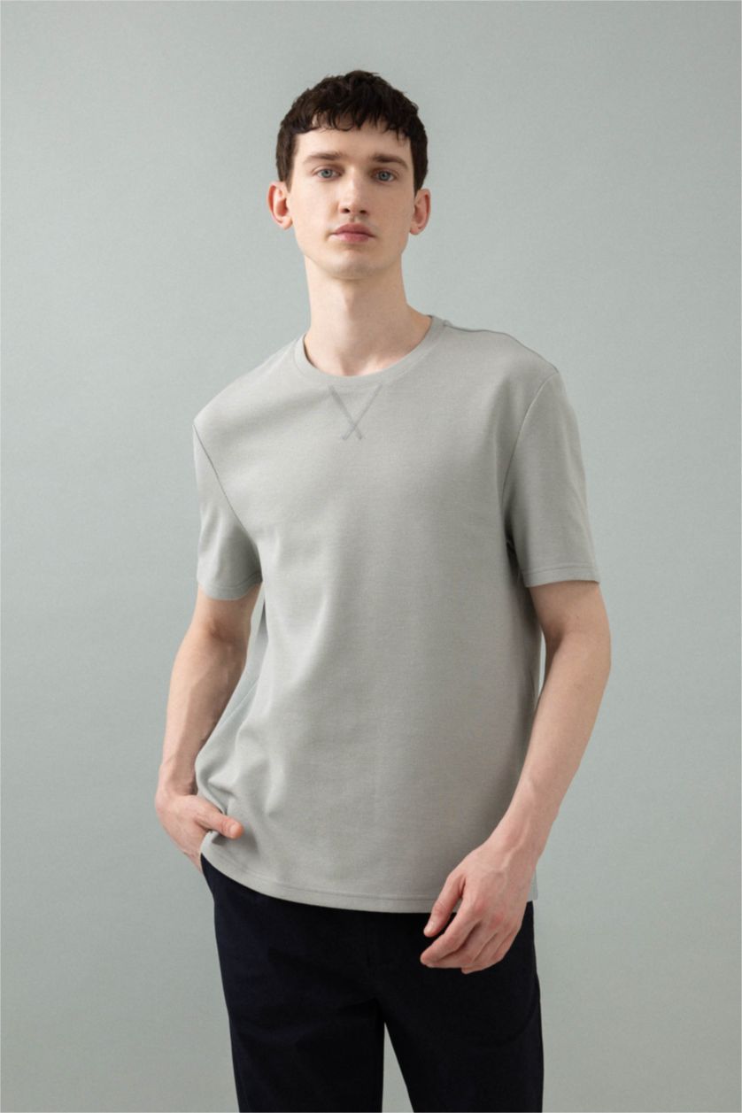 Man Light Green Regular Fit Crew Neck Short Sleeve T-Shirt