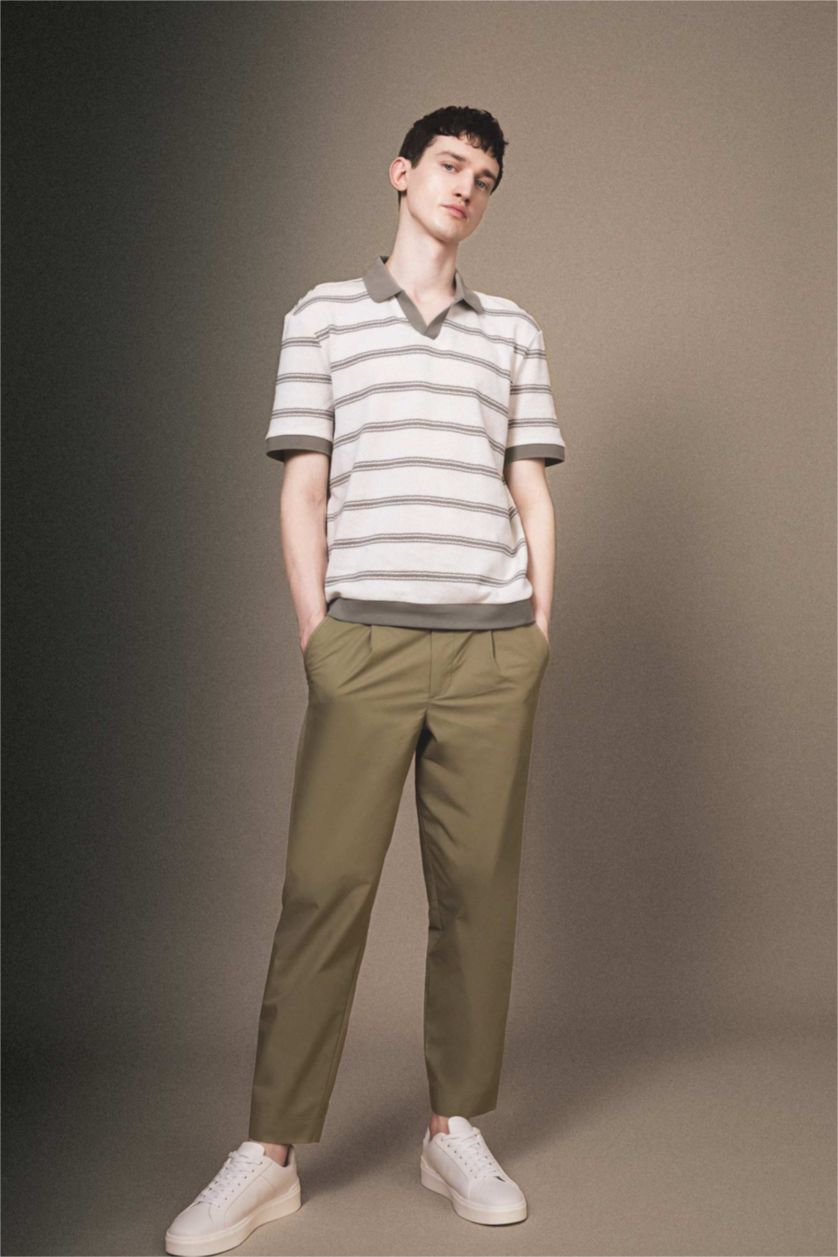 رجال كاكي فاتح تيشيرت بولو كريب قصة عادية