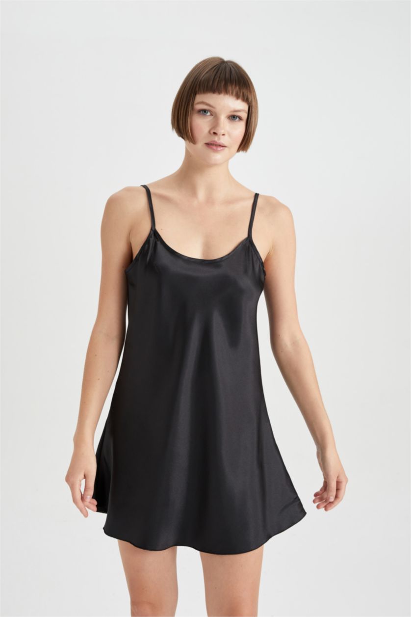 Kadın Siyah Fall in Love Regular Fit Bisiklet Yaka Askılı Gecelik