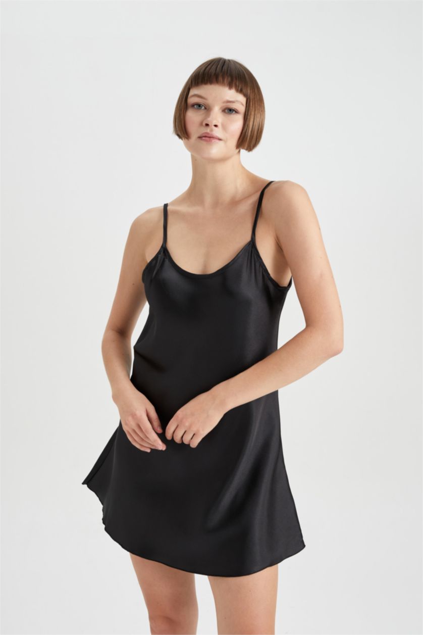 Kadın Siyah Fall in Love Regular Fit Bisiklet Yaka Askılı Gecelik