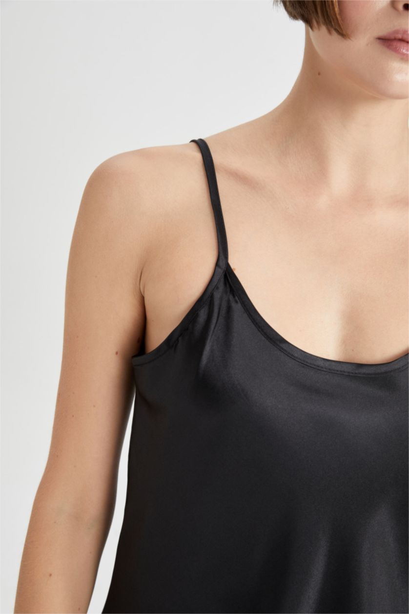 Kadın Siyah Fall in Love Regular Fit Bisiklet Yaka Askılı Gecelik