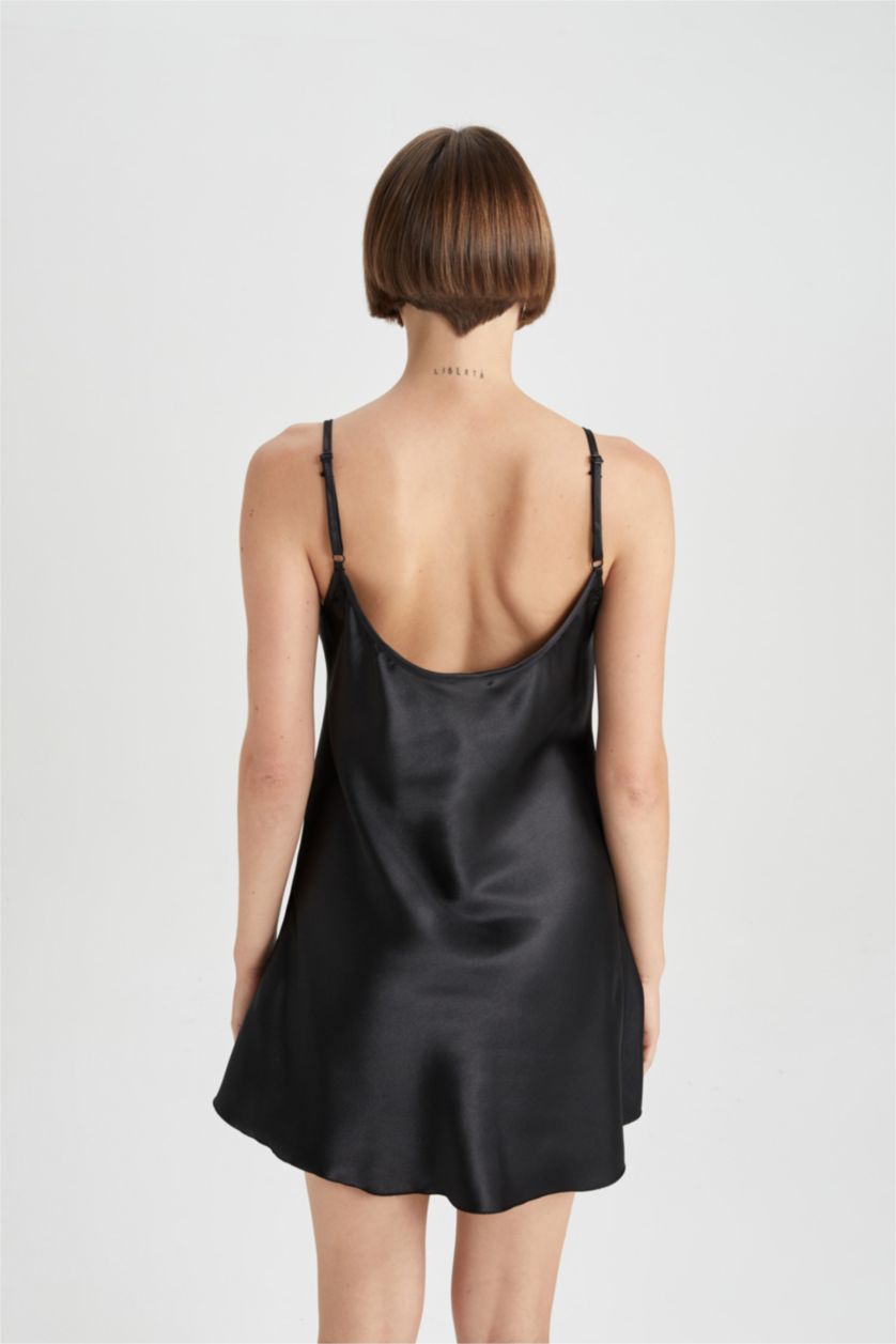 Kadın Siyah Fall in Love Regular Fit Bisiklet Yaka Askılı Gecelik