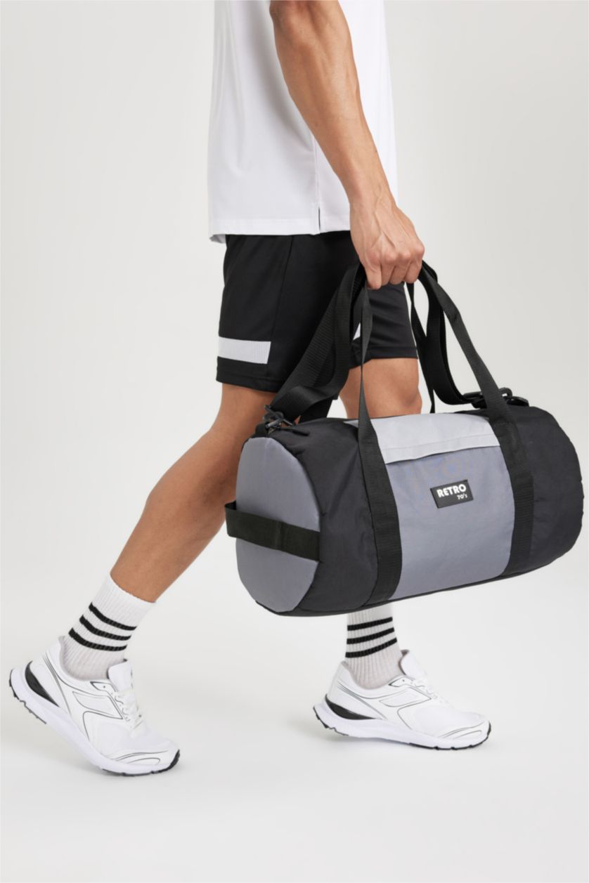 Ерлер қара Ерлерге спорт және саяхатқа арналған сөмке