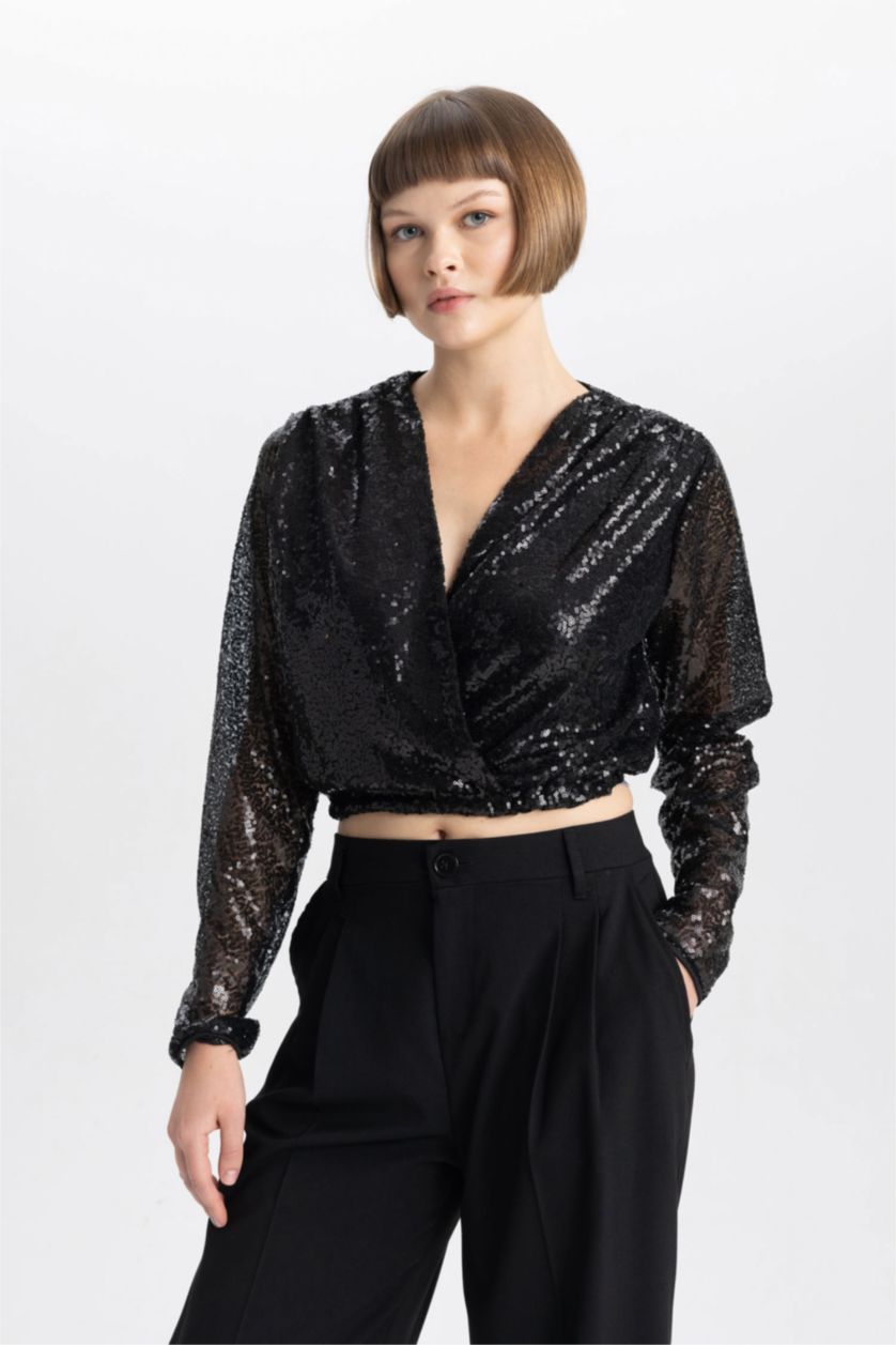 حريمي أسود بلوزة كم طويل بالترتر وقصة عادية