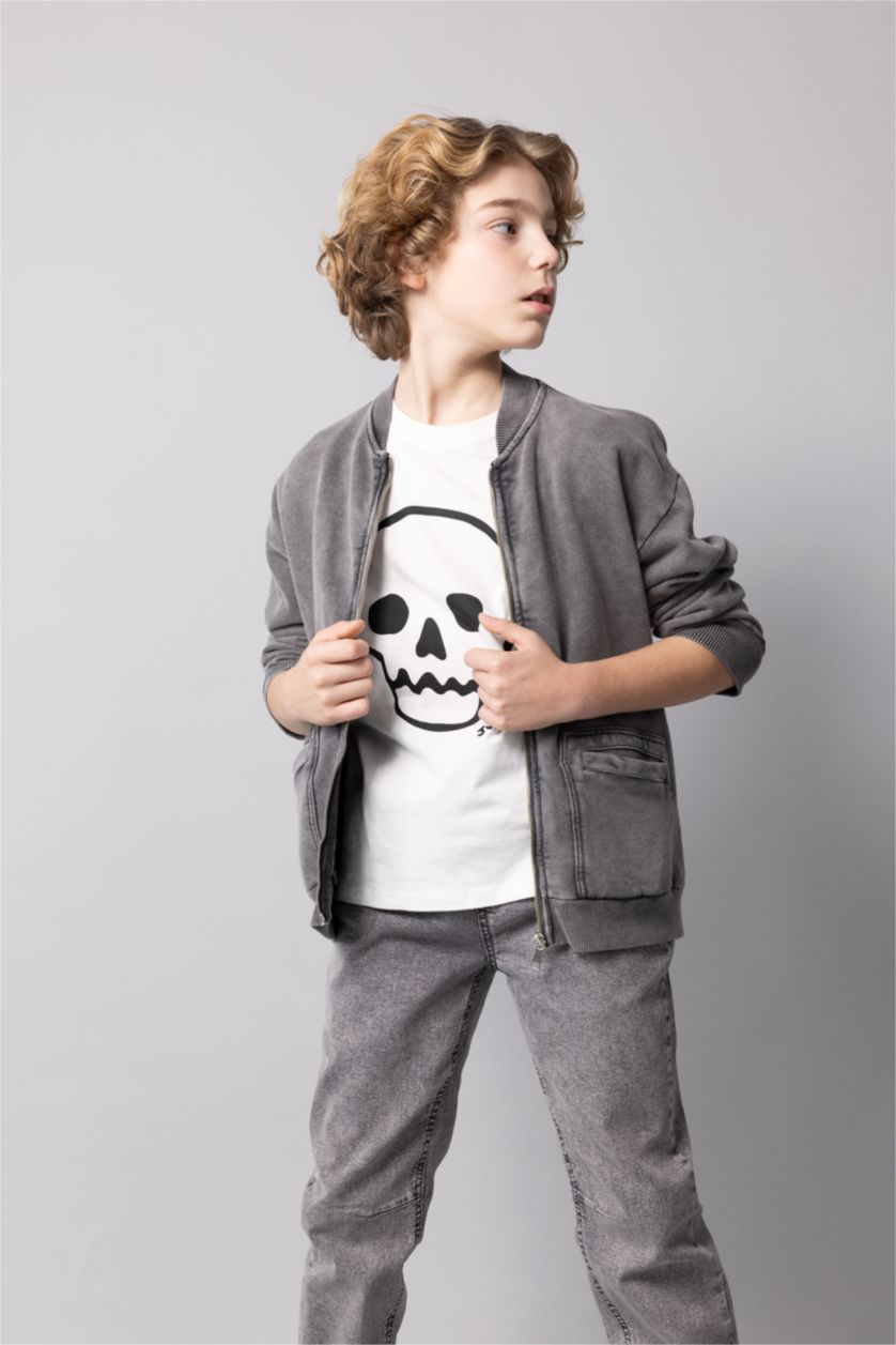 أولاد رمادي فاتح سويتر ولادي قصة عادية بياقة مستديرة