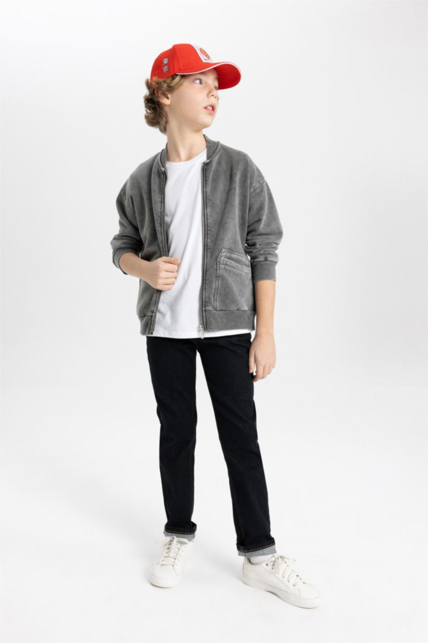 أولاد رمادي فاتح سويتر ولادي قصة عادية بياقة مستديرة