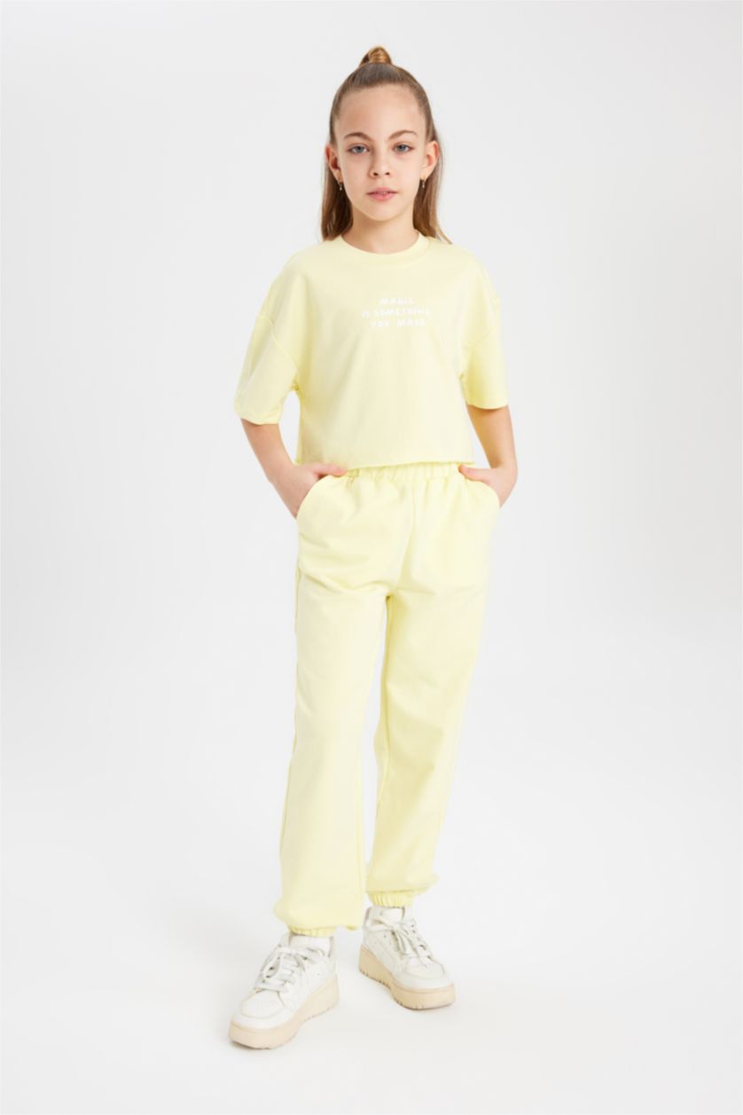 GIRLS & TEENS Light Yellow Girl Printed Short Sleeve T-Shirt Sweatpants 2 Piece Set