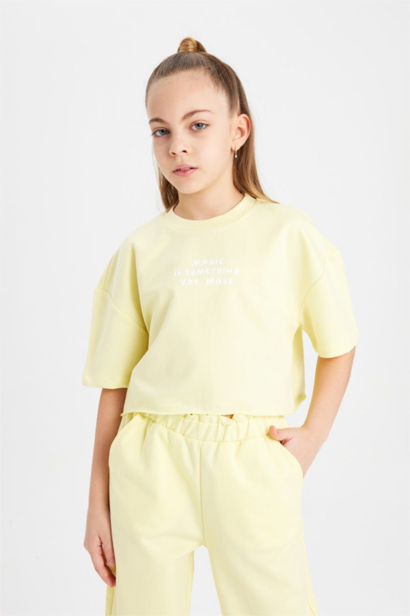 GIRLS & TEENS Light Yellow Girl Printed Short Sleeve T-Shirt Sweatpants 2 Piece Set