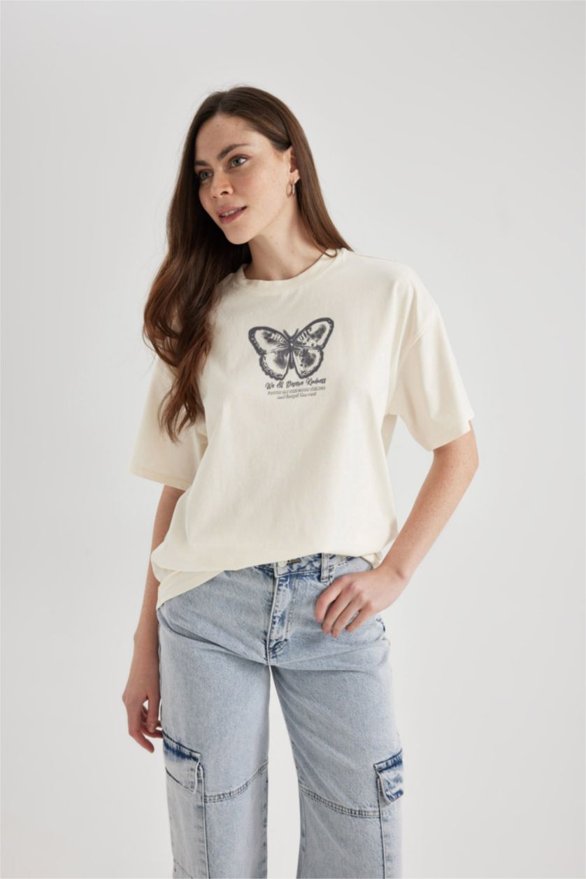 Kadın Ekru Oversize Geniş Kalıp Bisiklet Yaka Sırt Baskılı Kısa Kollu Tişört