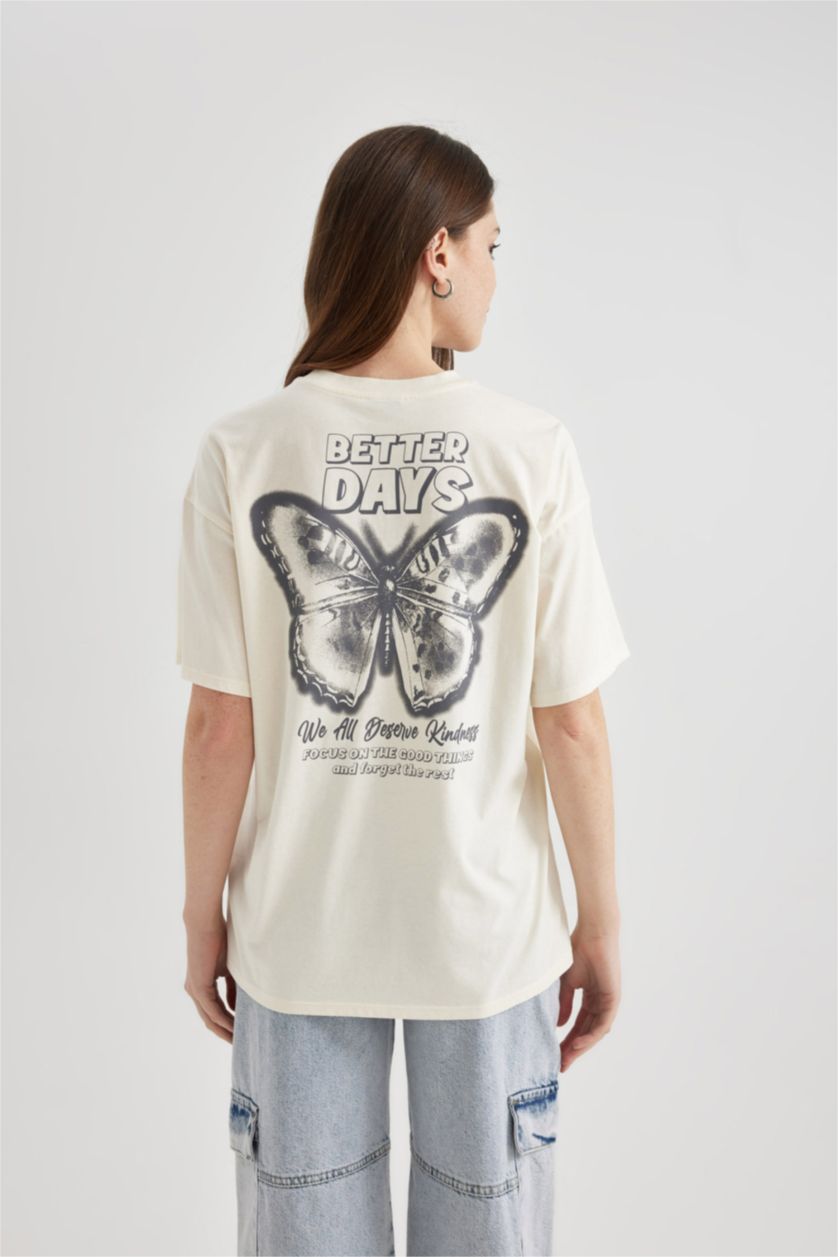 Kadın Ekru Oversize Geniş Kalıp Bisiklet Yaka Sırt Baskılı Kısa Kollu Tişört