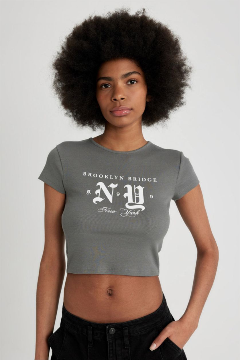 Woman Grey Fitted Crew Neck Printed Short Sleeve T-Shirt