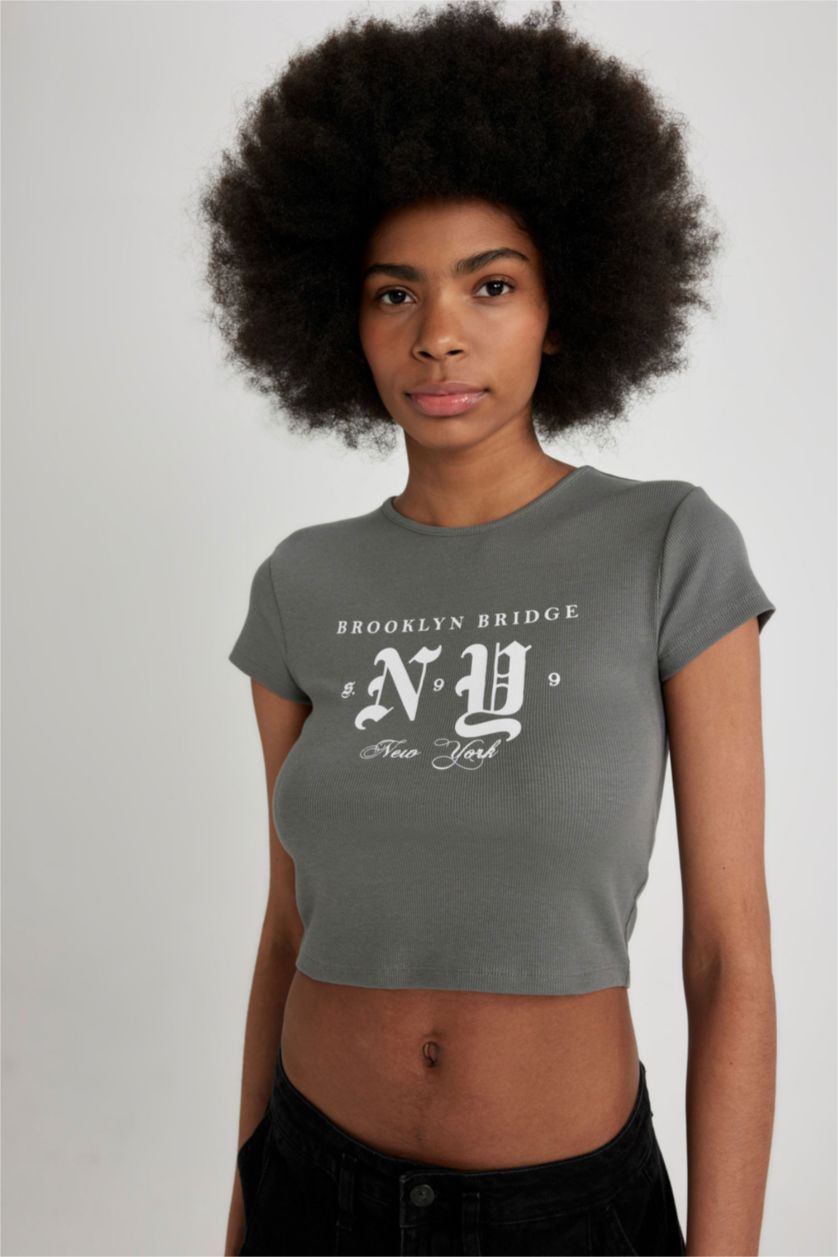 Woman Grey Fitted Crew Neck Printed Short Sleeve T-Shirt