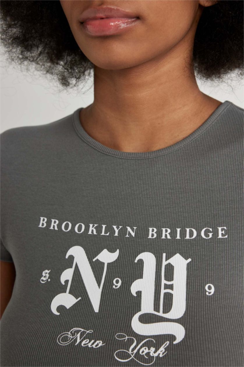 Woman Grey Fitted Crew Neck Printed Short Sleeve T-Shirt