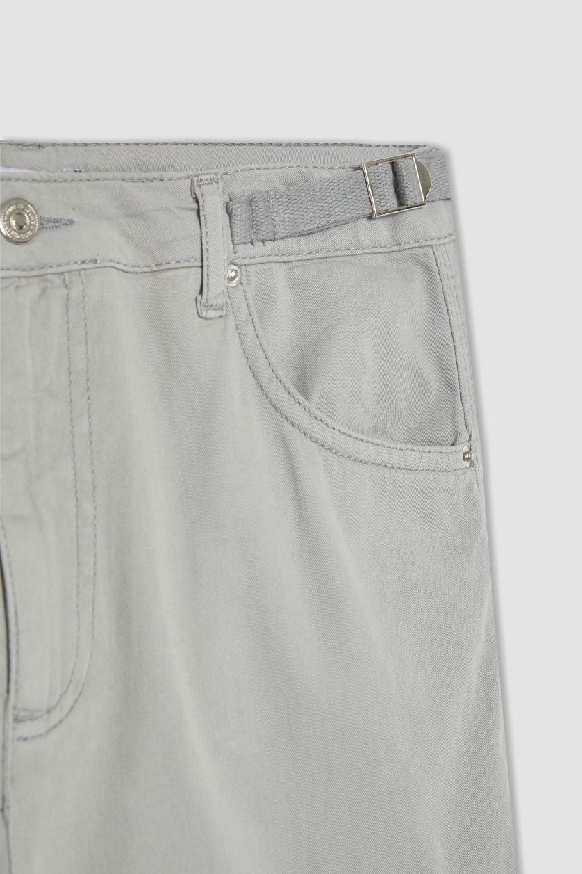 حريمي رمادي فاتح بنطلون كارجو بقصة مستقيمة