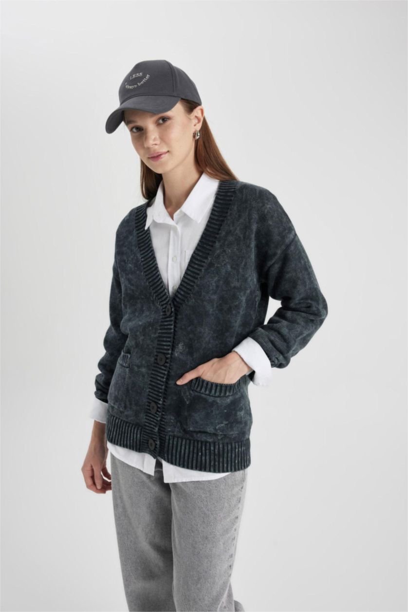 Kadın Antrasit Regular Fit V Yaka Düğmeli Yıkamalı Triko Hırka