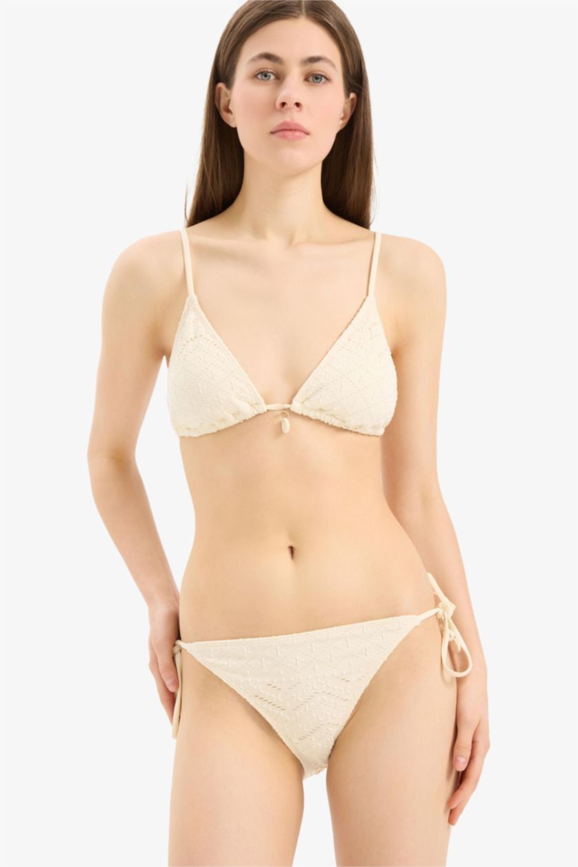 Kadın Ekru Regular Fit Nakışlı Brode Üçgen Bikini Üstü