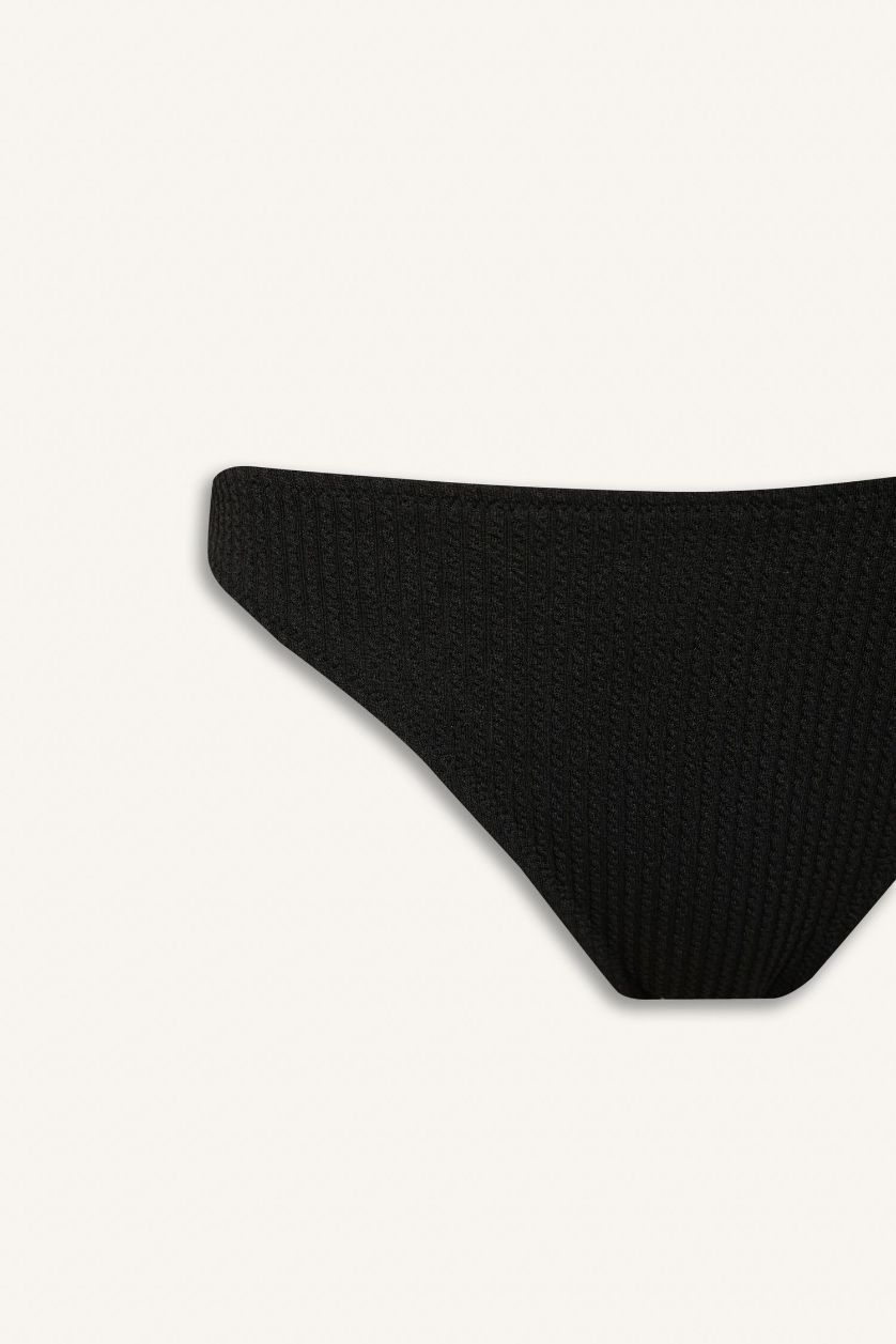 Kadın Siyah Regular Fit Bürümcük Bikini Altı