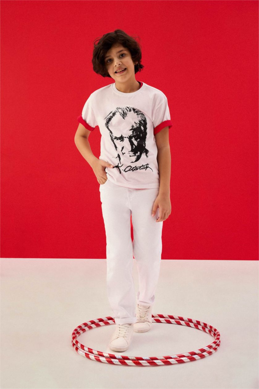 Erkek Çocuk - Genç Erkek Beyaz Atatürk Baskılı Tişört Erkek Çocuk