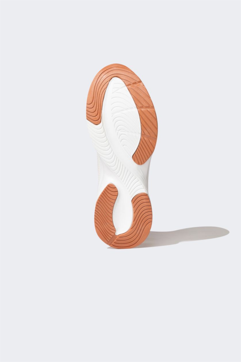 حريمي بني فاتح حذاء رياضي حريمي برباط بكعب مسنن