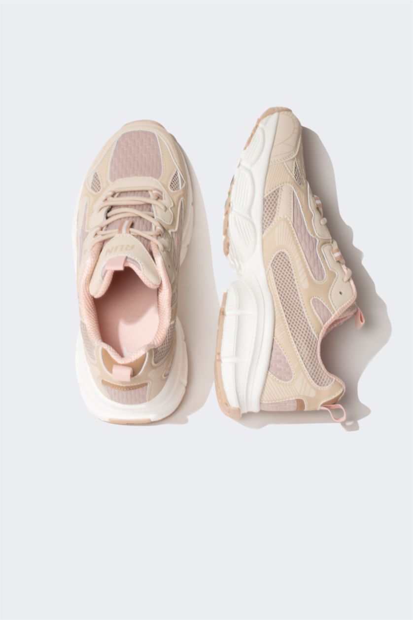 Kadın Açık Pembe Kadın Tırtıklı Taban Bağcıklı Suni Deri Spor Ayakkabı