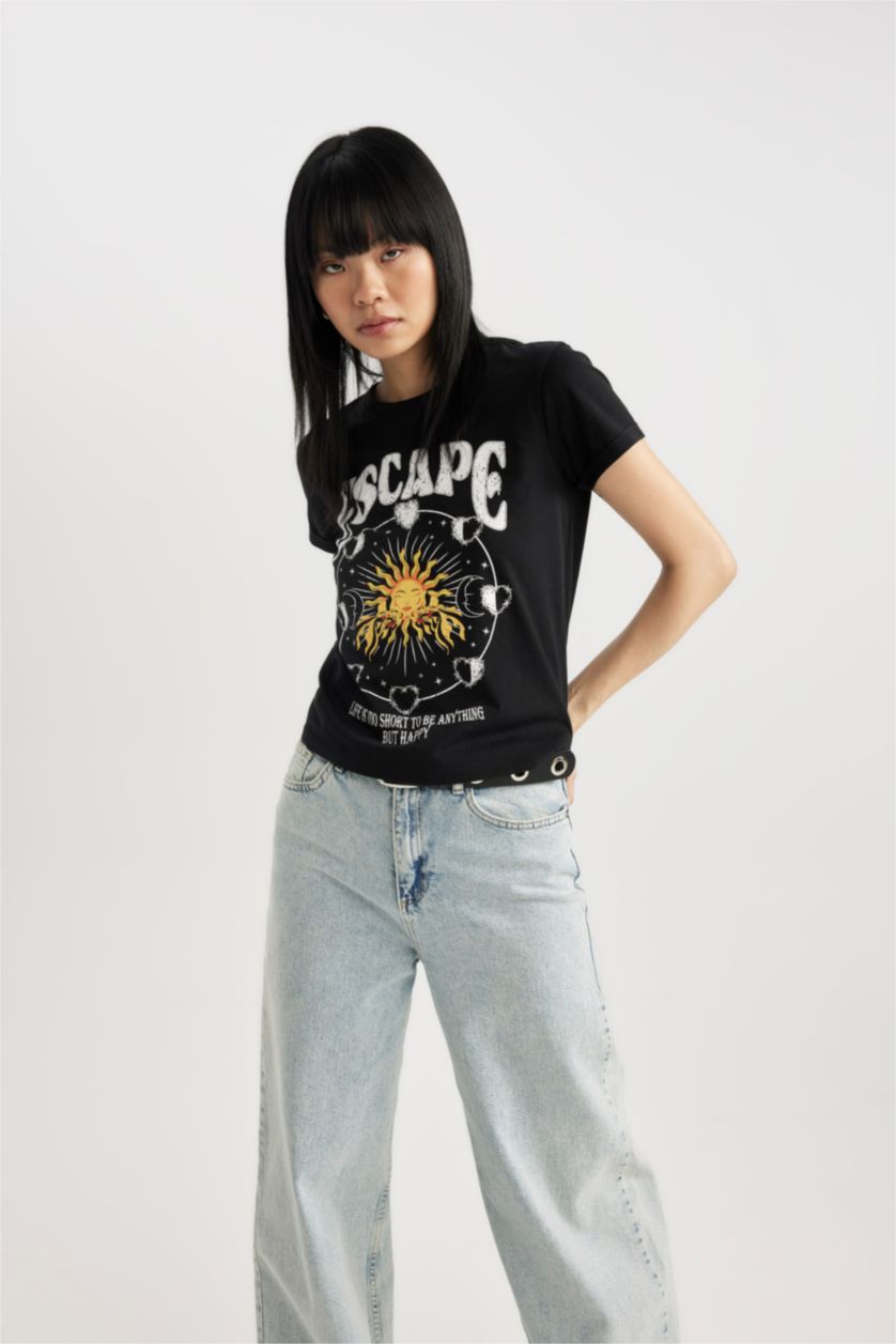 Woman Black Fitted Printed Short Sleeve T-Shirt