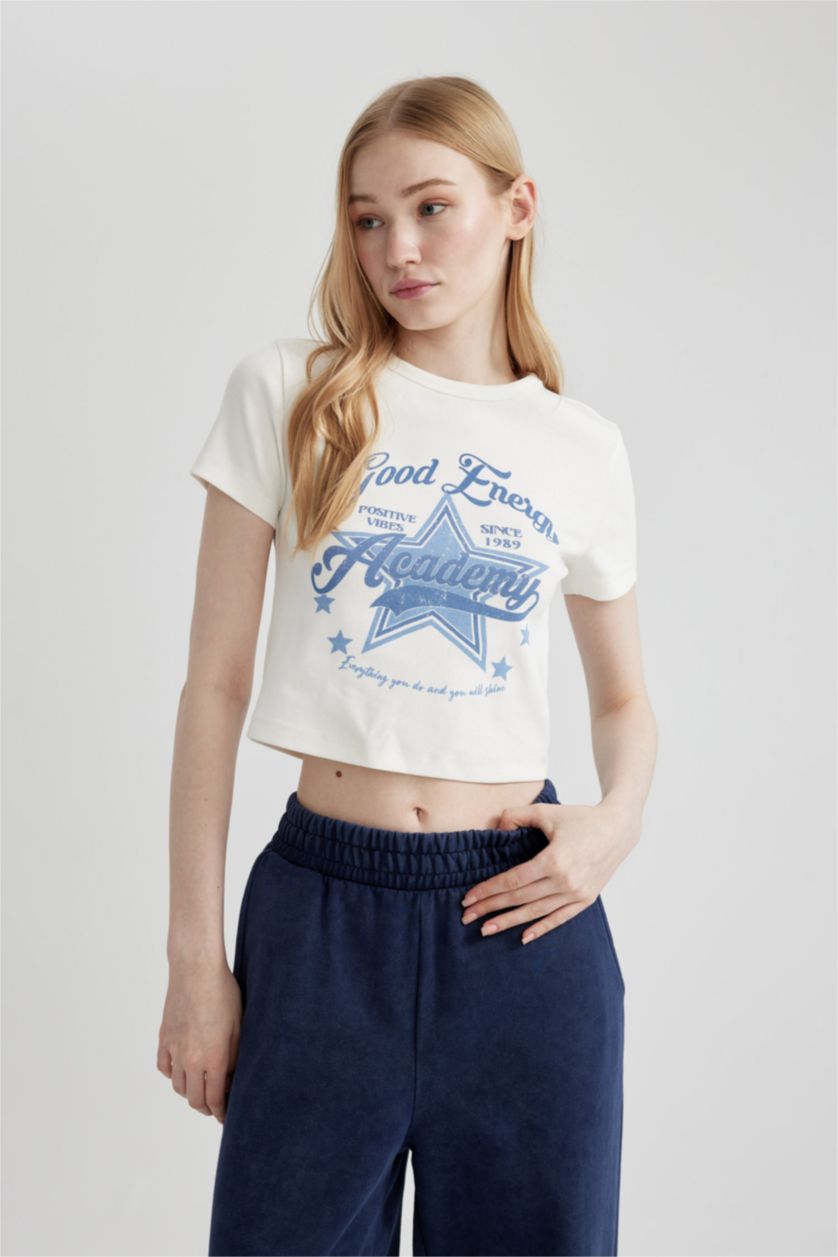 Woman White Fitted Printed Short Sleeve T-Shirt