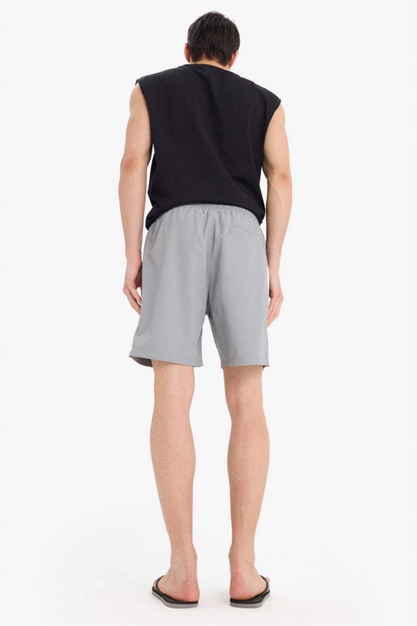 HOMME Gris Short de bain court avec doublure en filet Coupe régulière