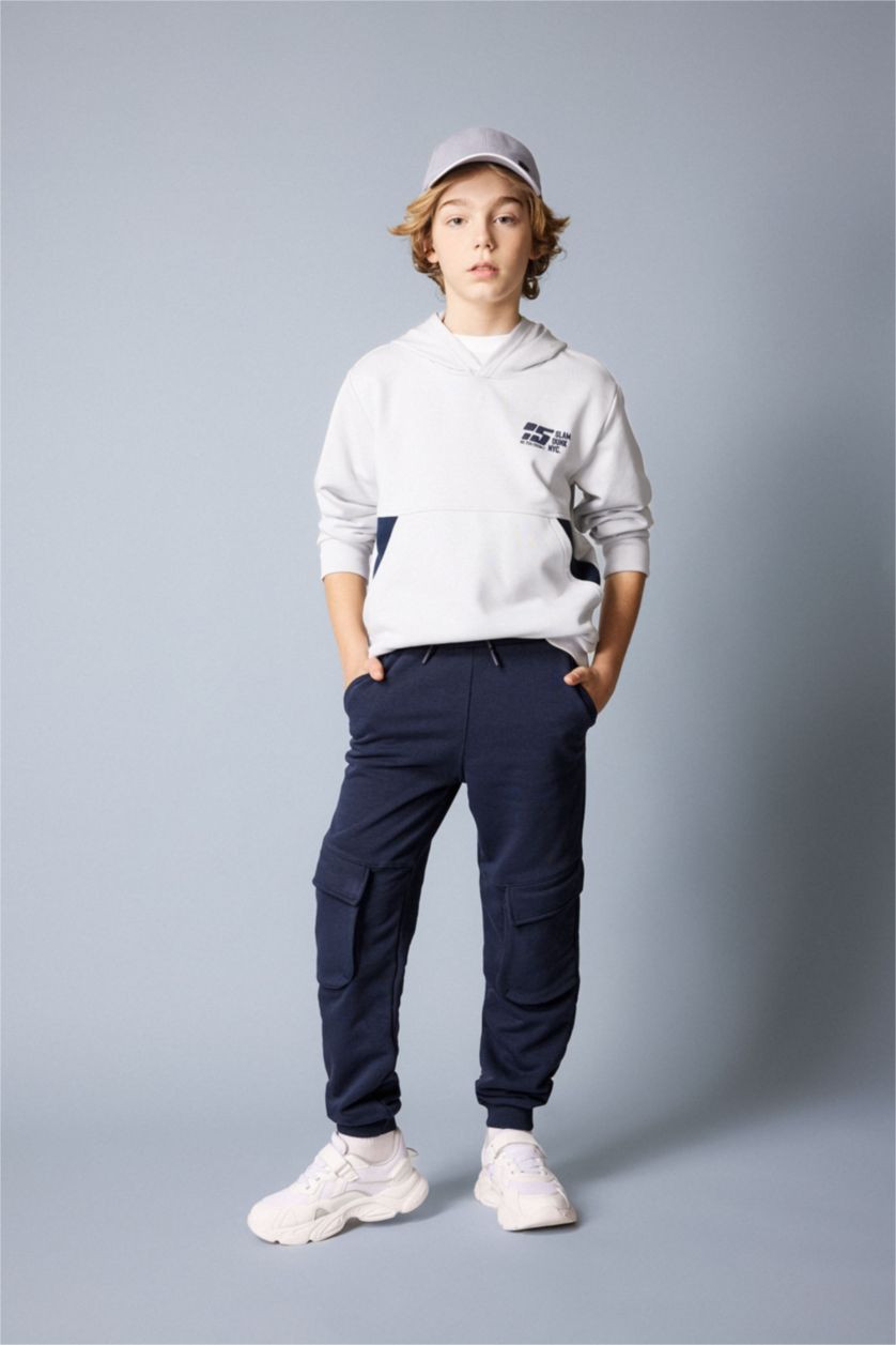 أولاد رمادي فاتح سويت شيرت ولادي قصة عادية بغطاء للرأس