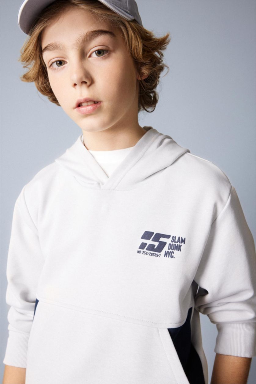 أولاد رمادي فاتح سويت شيرت ولادي قصة عادية بغطاء للرأس