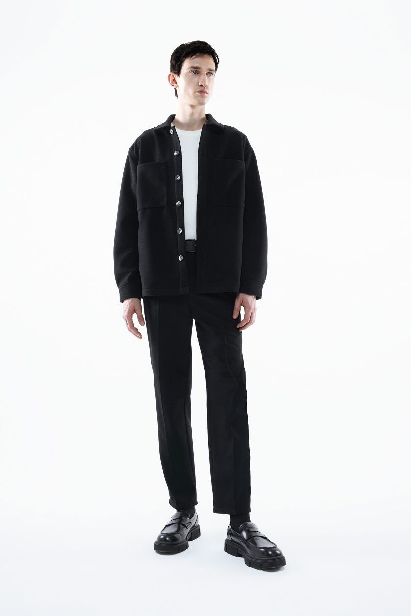 رجال أسود قميص قصة مريحة بياخة بولو بجيب ذو مظهر صوفي