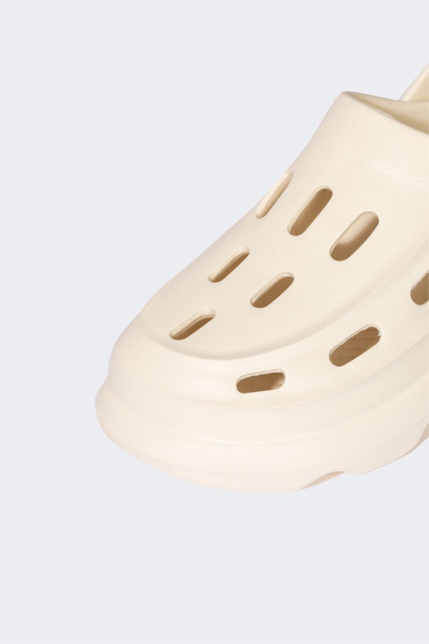 MAN Beige صندل إيفا