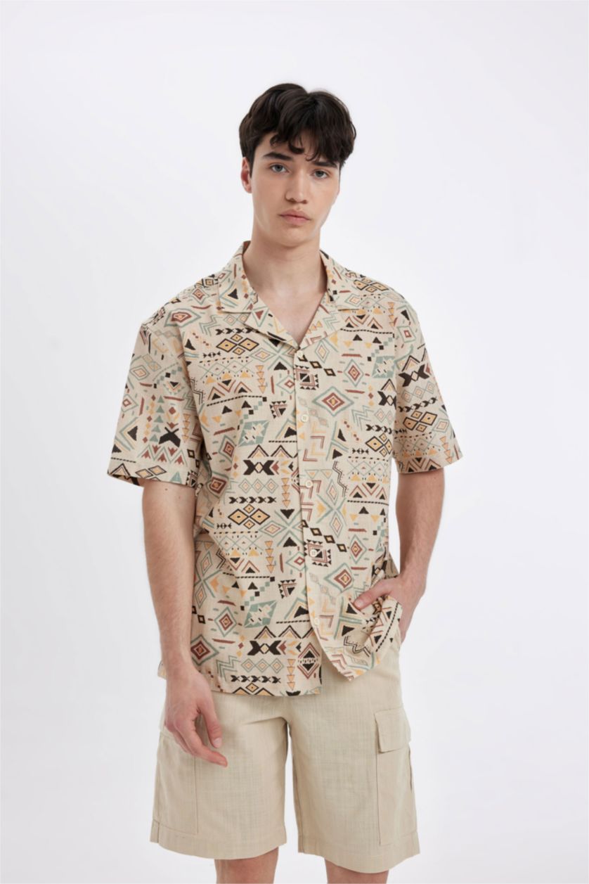 Erkek Kum %100 Pamuk Regular Fit Yazlık Apaş Yaka Etnik Desenli Kısa Kollu Gömlek