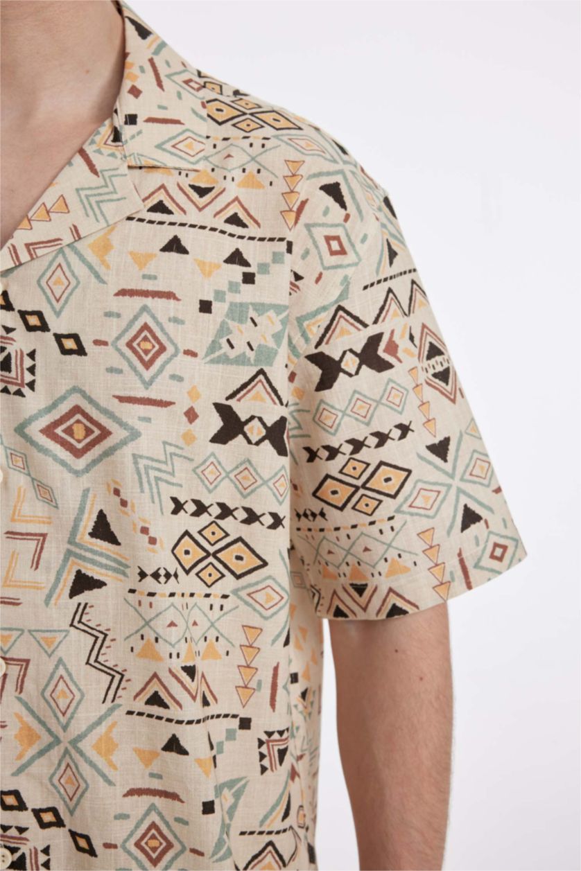 Erkek Kum %100 Pamuk Regular Fit Yazlık Apaş Yaka Etnik Desenli Kısa Kollu Gömlek