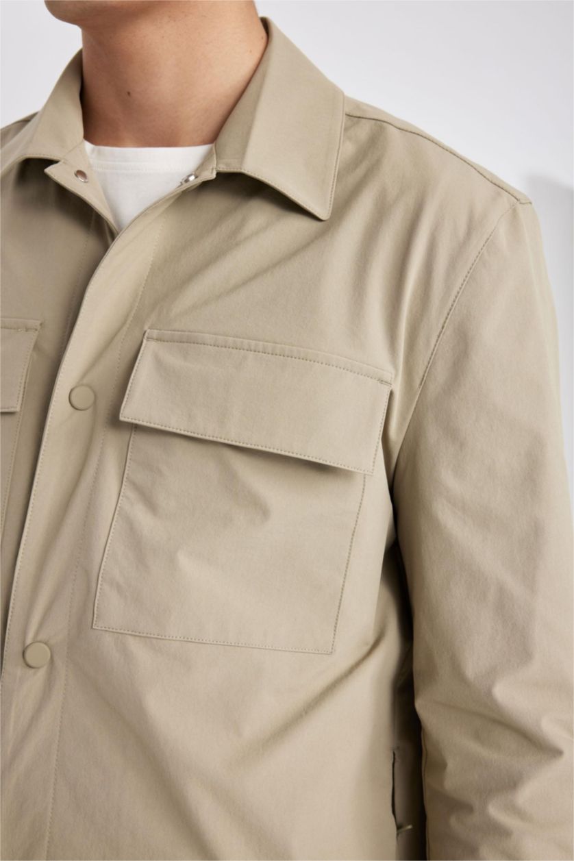 Erkek Bej Regular Fit Polo Yaka Çıtçıt Kapamalı Cepli Teknik Gömlek Ceket