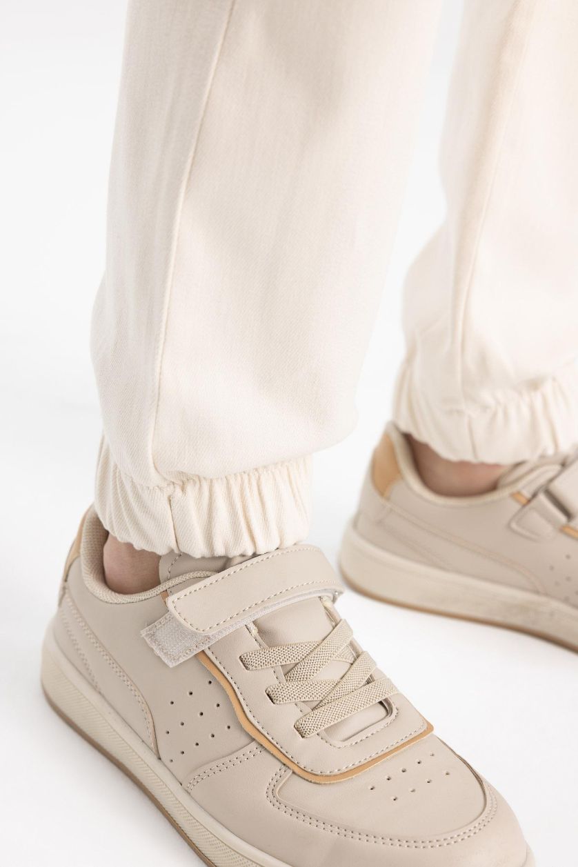 أولاد اللون الرملي بنطرون جبردين ولادي ستاندارت بقصة عادية