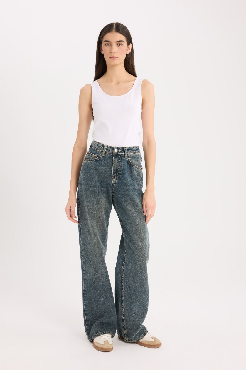 WOMAN White Slim Fit Basic Round Collar Sleeveless Tank Top