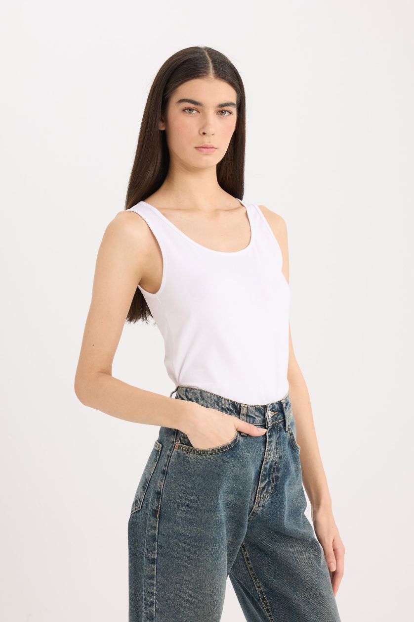 WOMAN White Slim Fit Basic Round Collar Sleeveless Tank Top