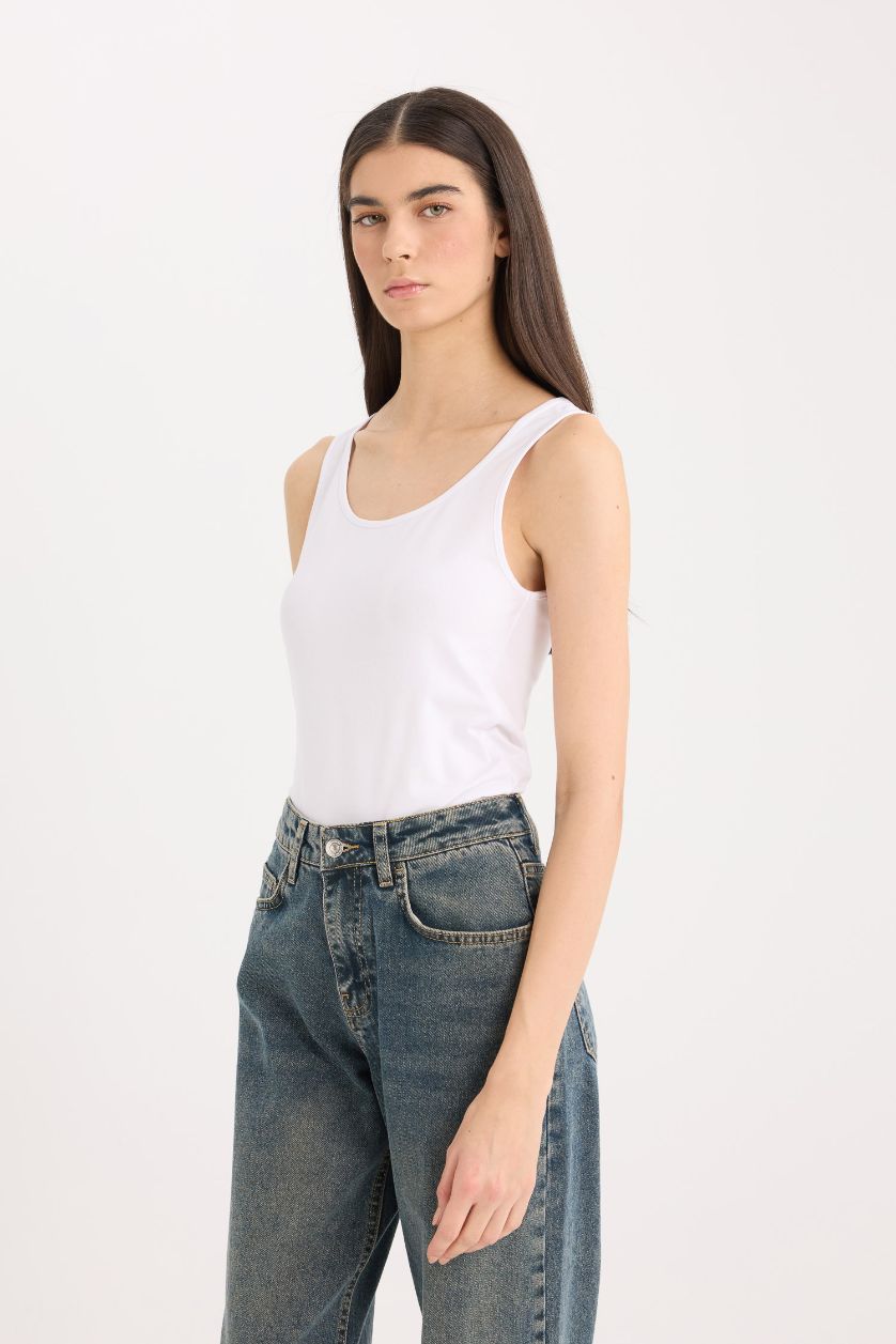 WOMAN White Slim Fit Basic Round Collar Sleeveless Tank Top