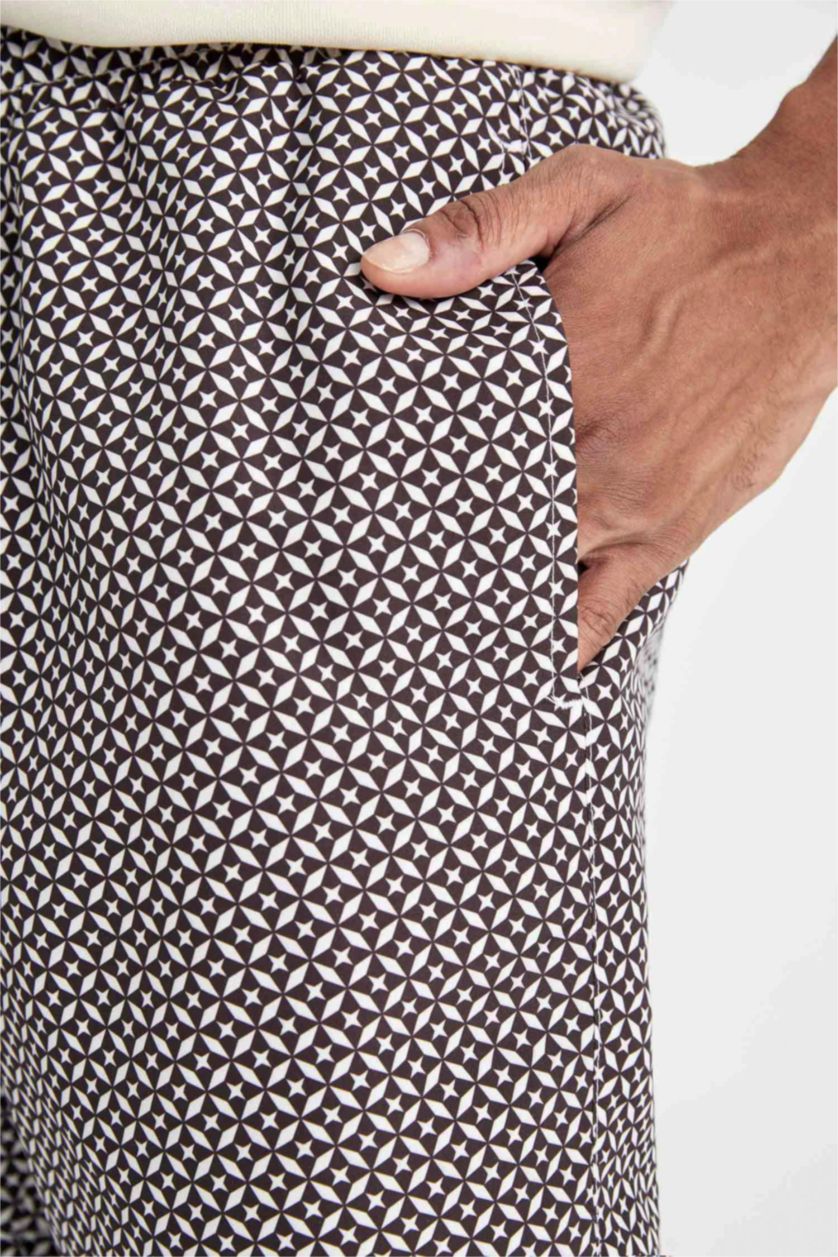 رجال أسود شورت بحر قصير قصة عادية ببطانة شبكية