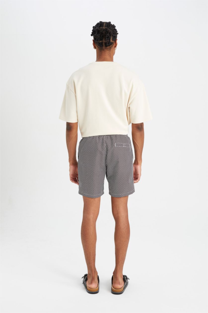 رجال أسود شورت بحر قصير قصة عادية ببطانة شبكية