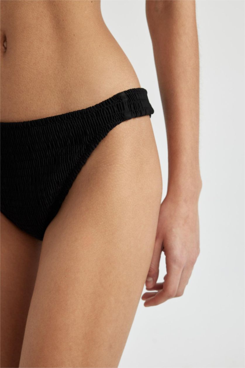 Kadın Siyah Regular Fit Bikini Altı